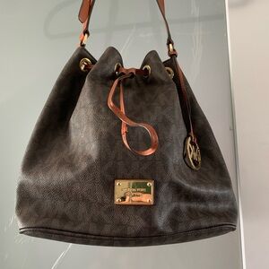 Michael Kors Jules Large Drawstring Bucket Purse